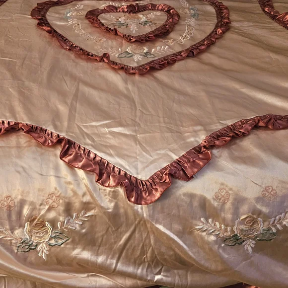 Heart Embroidered Satin Duvet Bedspread - Picture 3 of 9